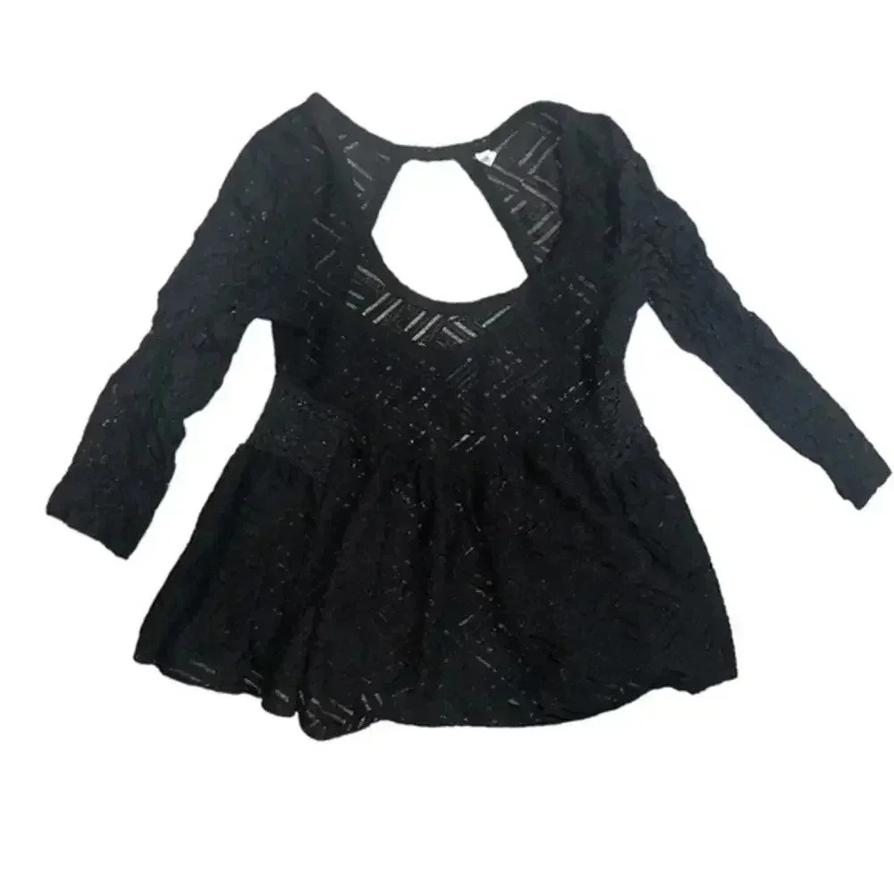 5/$30 Free People brand black‎ lace top - size XS